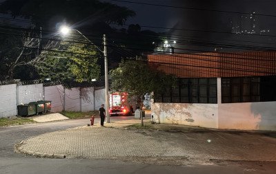 Empresa de Novo Hamburgo atingida por incêndio tem parte da estrutura destruída