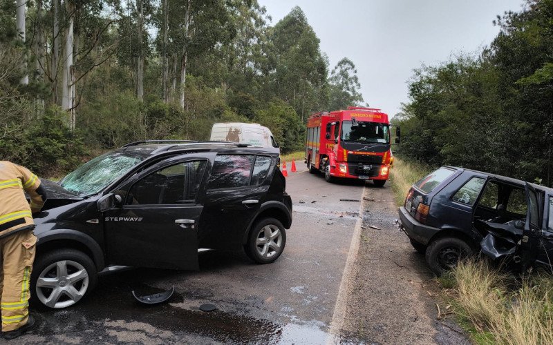 Colisão entre dois automóveis deixa um orto e um ferido na manhã desta terça-feira em Montenegro | abc+