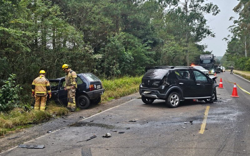 Colisão entre dois automóveis deixa um orto e um ferido na manhã desta terça-feira em Montenegro | abc+