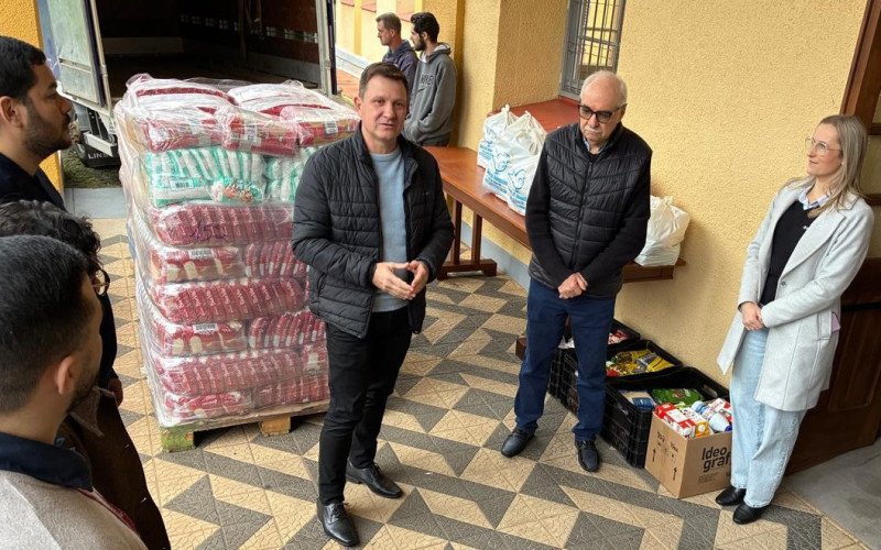 Entrega das 4 toneladas de alimentos arrecadados na Feijoada Solidária do Cecrei ao Banco de Alimentos Vale do Sinos