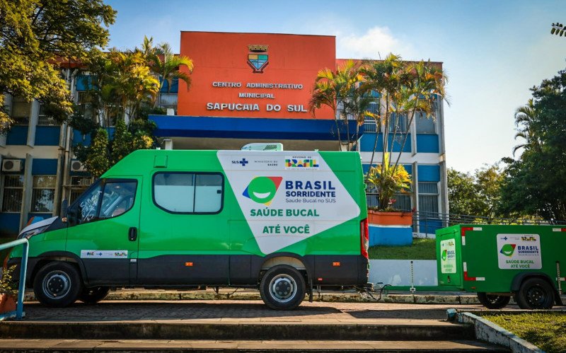 Entrega da nova Unidade Móvel Odontológica ocorreu nesta segunda-feira (29) em Sapucaia do Sul