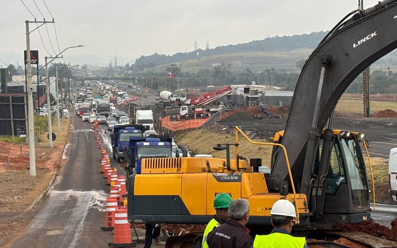 Obras de passagem inferior causam lentidão na BR-116 | abc+