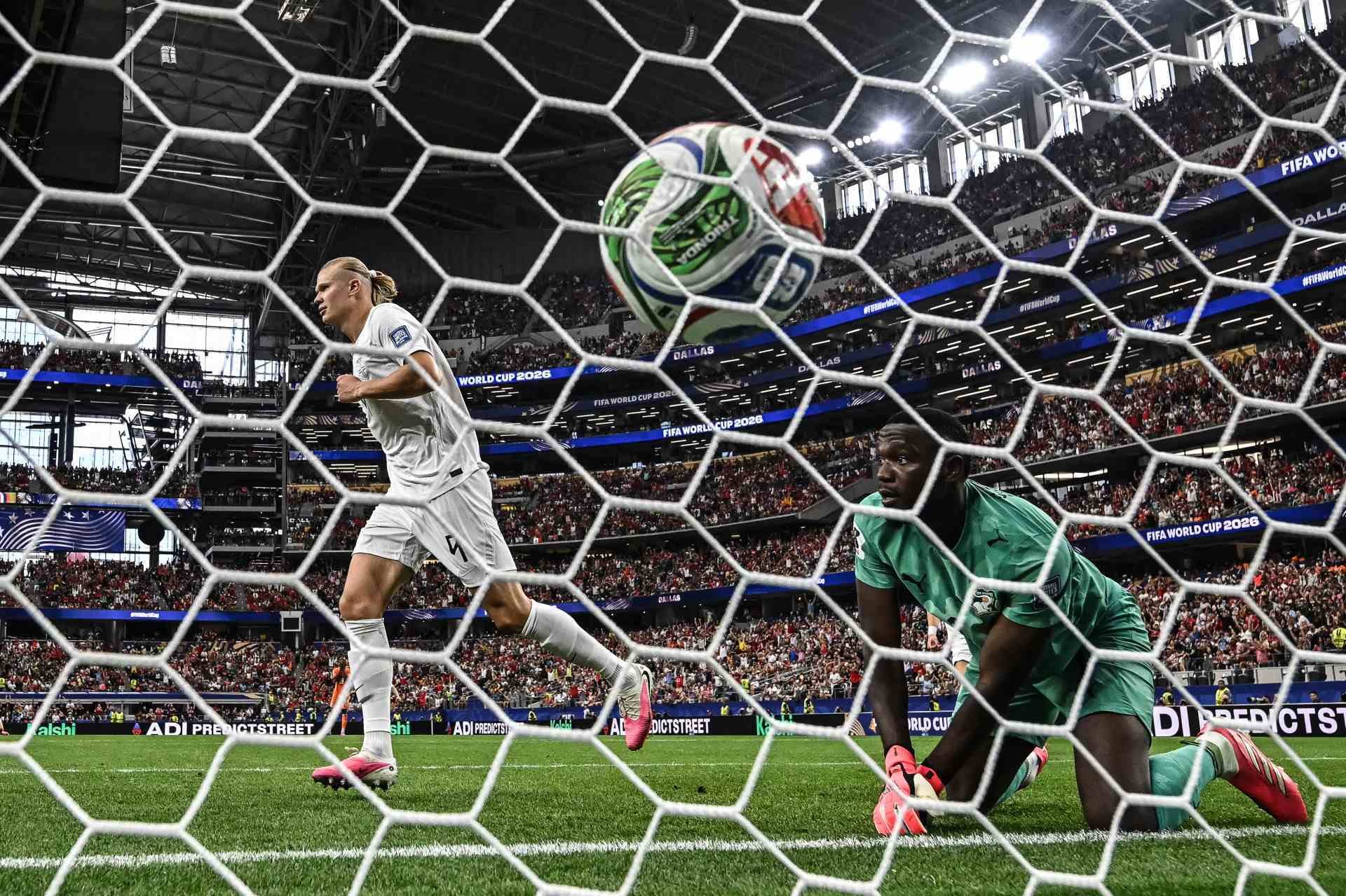 PELA COPA: vit&oacute;ria que vale feriado, o choro que n&atilde;o &eacute; de alegria e o Brasil n&atilde;o ter&aacute; vida f&aacute;cil