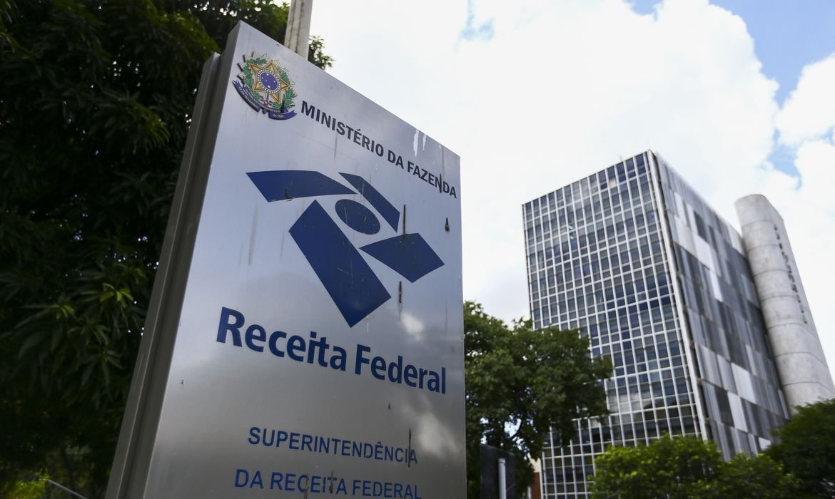 Receita paga nesta ter&ccedil;a maior lote de restitui&ccedil;&atilde;o do IR da hist&oacute;ria