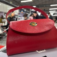 VÍDEO: Você sabe como é produzida uma bolsa de couro? Confira a fábrica que faz parte do SICC