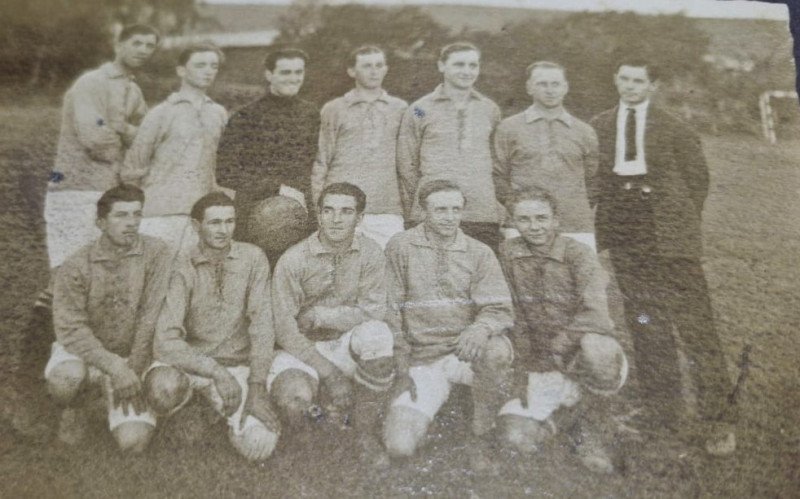 Julio Kunz (de preto) como goleiro do Novo Hamburgo