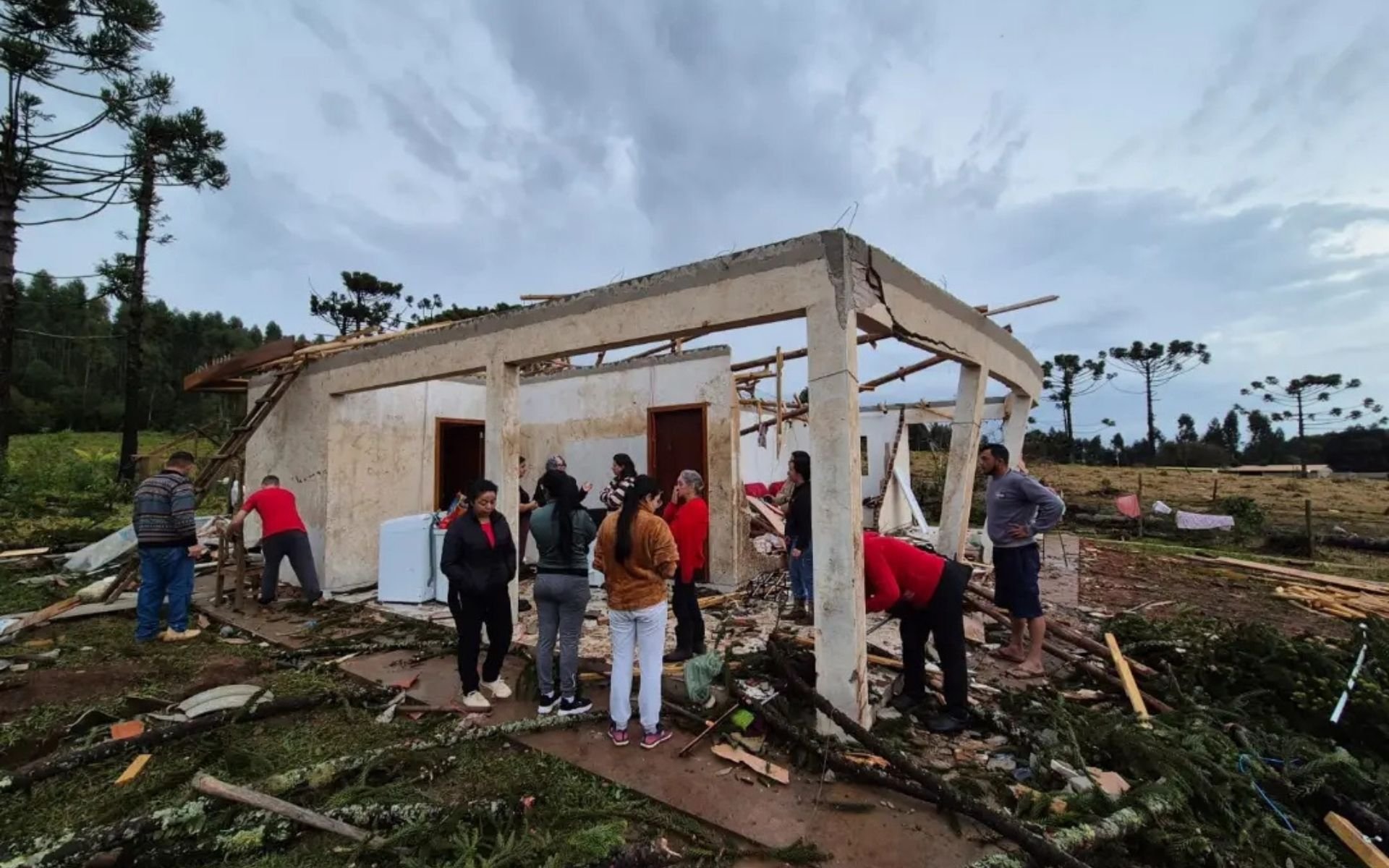 Rajadas destrutivas de 200 km/h: Primeiro tornado do El Niño é confirmado no Sul do Brasil