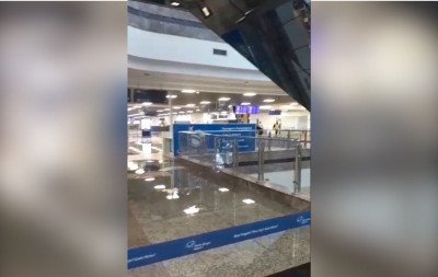 Parte do teto do Aeroporto Salgado Filho desaba e causa transtornos; entenda a situação