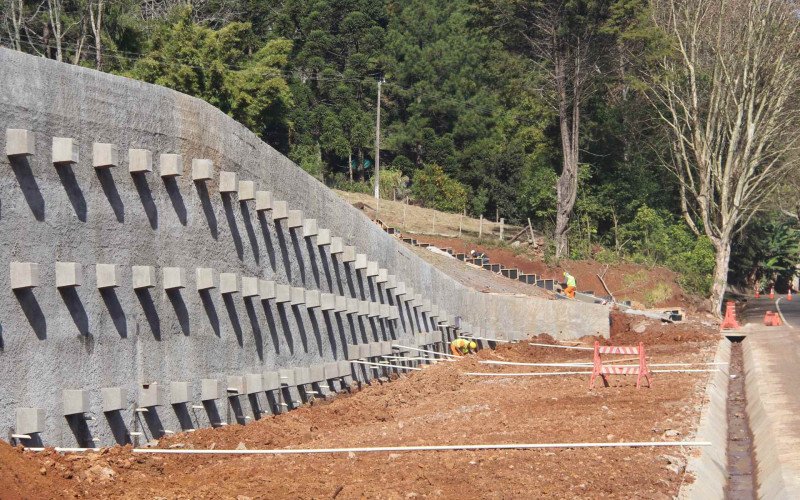 Obras de contenção para evitar deslizamentos