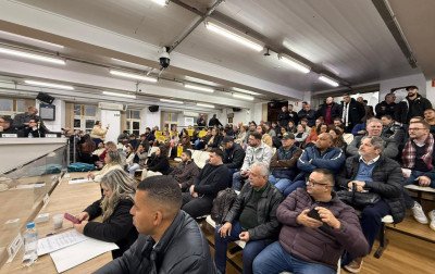 Vereadora é atingida e confusão marca sessão que aprovou parcelamentos da dívida previdenciária em São Leopoldo