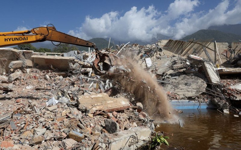 Sobe para 2.595 número de mortos em terremotos na Venezuela | abc+