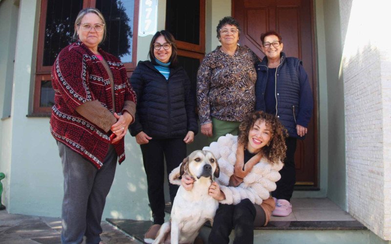 Após anos na rua, Grandão ganha uma família e um lar para chamar de seu