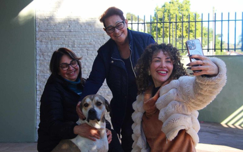 Após anos na rua, Grandão ganha uma família e um lar para chamar de seu
