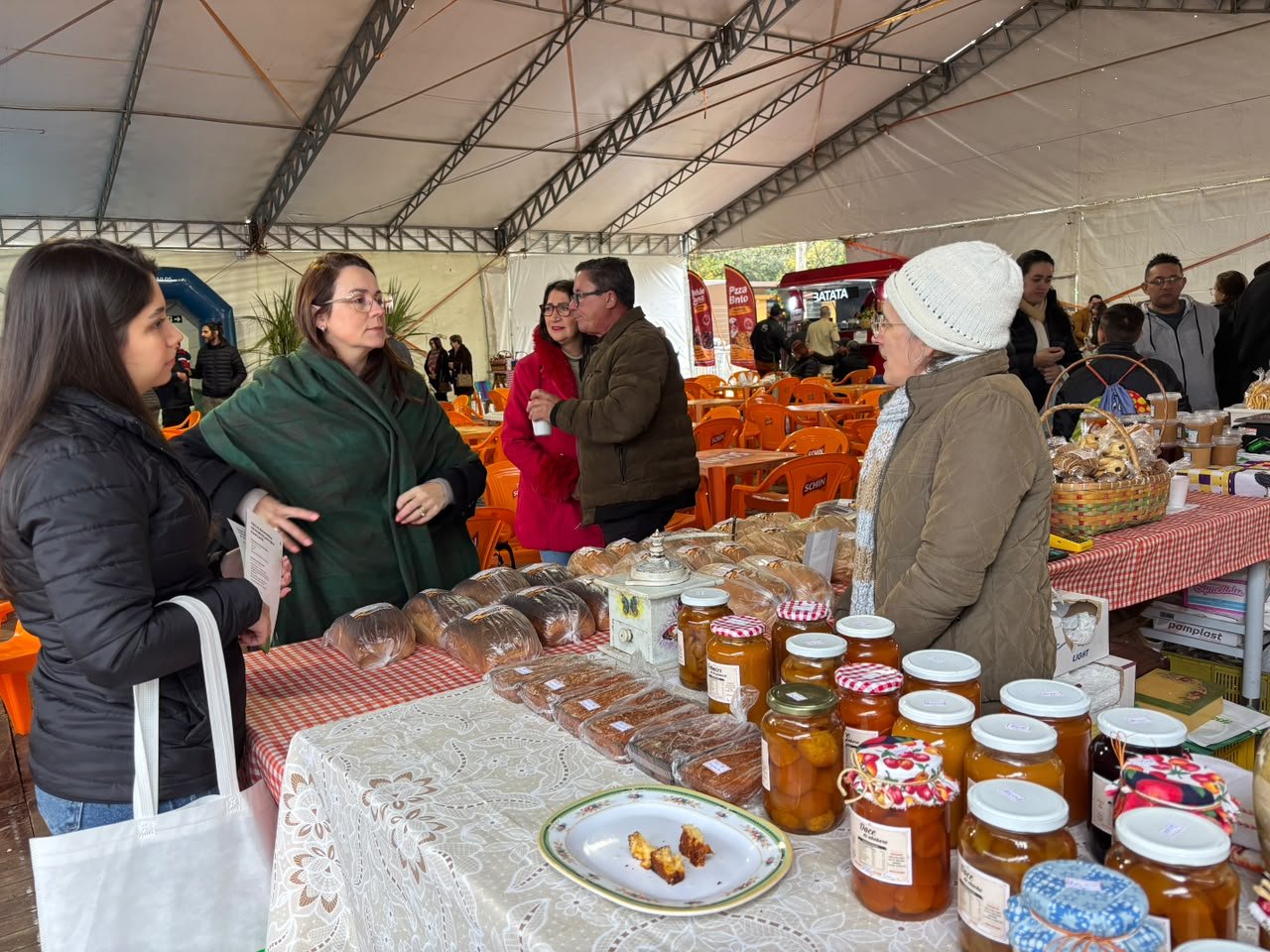 Jogos germânicos, gastronomia e shows agitam a Festa da Colônia de Sapiranga