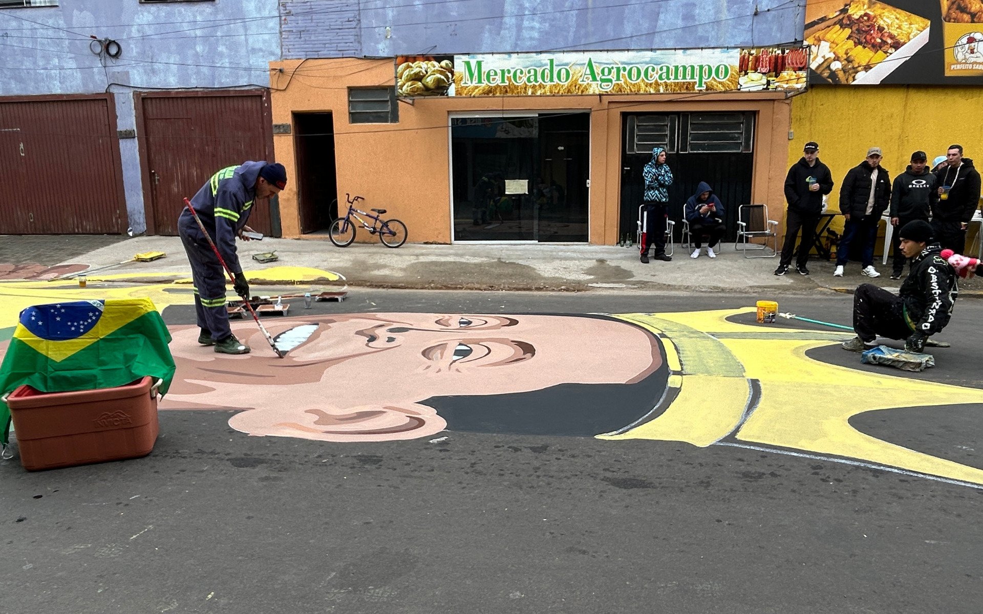 Depois de Neymar, Alisson e Endrick, chegou a vez do rei PelÃ© ser homenageado com uma a pintura em Novo Hamburgo
