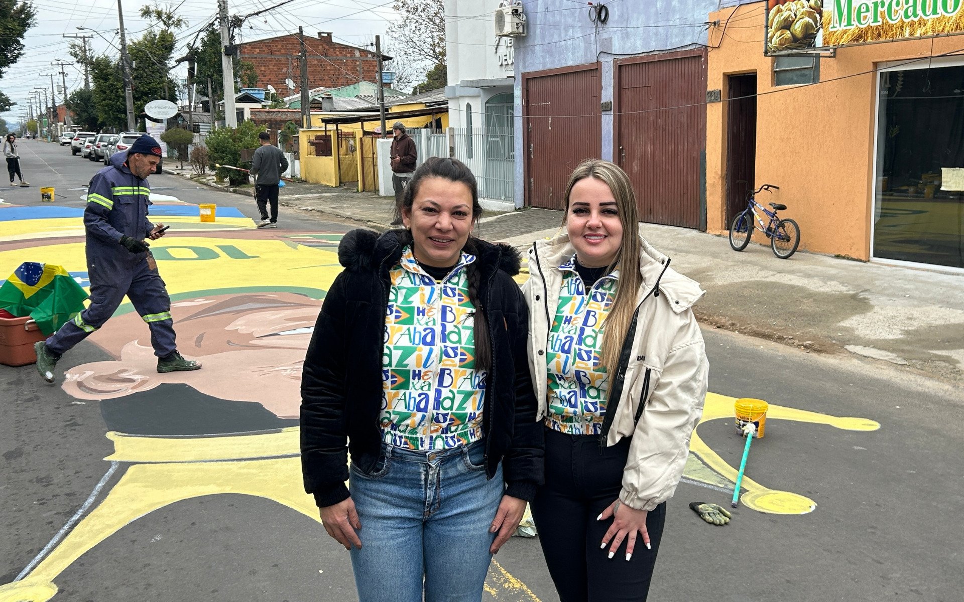 Depois de Neymar, Alisson e Endrick, chegou a vez do rei Pelé ser homenageado com uma a pintura em Novo Hamburgo
