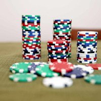 Operação contra 'bets' ilegais e remessa de criptomoedas mira alvos no RS