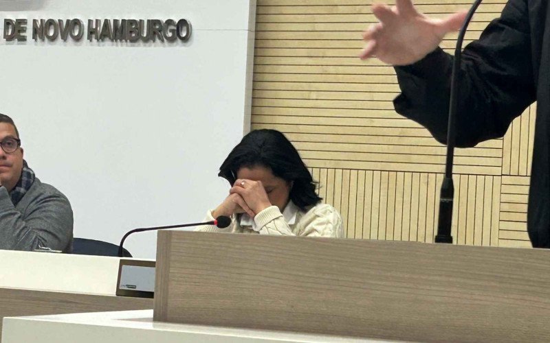 Deza Guerreiro emocionada da Sessão desta segunda-feira na Câmara de Vereadores | abc+