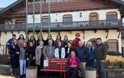 Gramado inaugura novas estruturas da campanha Banco Vermelho em combate à violência contra a mulher