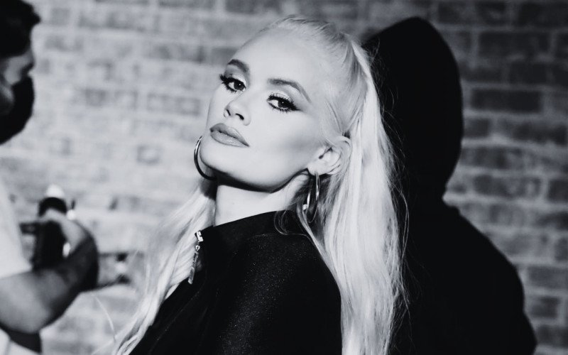 Lauren Bennett, do hit Party Rock Anthem, morreu aos 37 anos | abc+