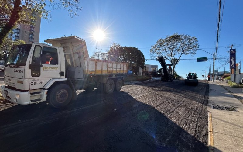 Obras no entorno da rótula voltam a gerar caos no trânsito em movimentado cruzamento de Novo Hamburgo 