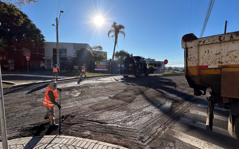 Obras no entorno da rótula voltam a gerar caos no trânsito em movimentado cruzamento de Novo Hamburgo 