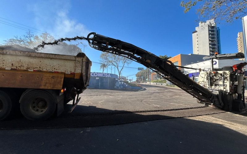 Obras no entorno da rótula voltam a gerar caos no trânsito em movimentado cruzamento de Novo Hamburgo 