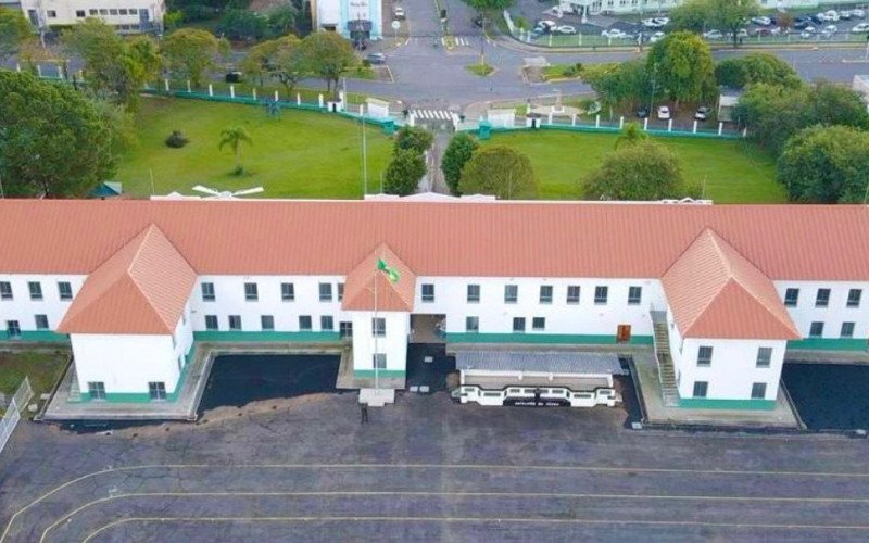 Obra de revitalização do prédio de comando do 19º BIMtz vista de cima