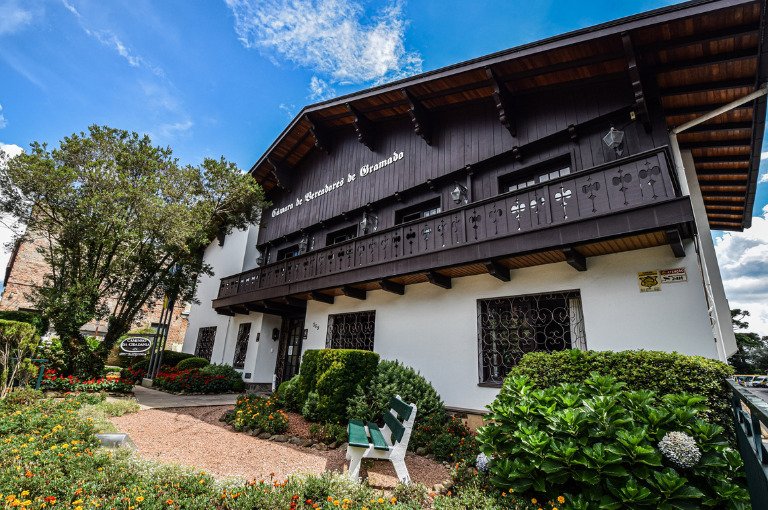 Câmara de Gramado aprova ampliação das licenças-maternidade e paternidade para servidores públicos