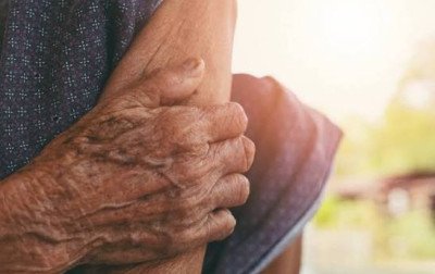 "Eu dou um tapa e tu cai sentada no chão", ameaça cuidadora de lar de idosos interditado em Canoas