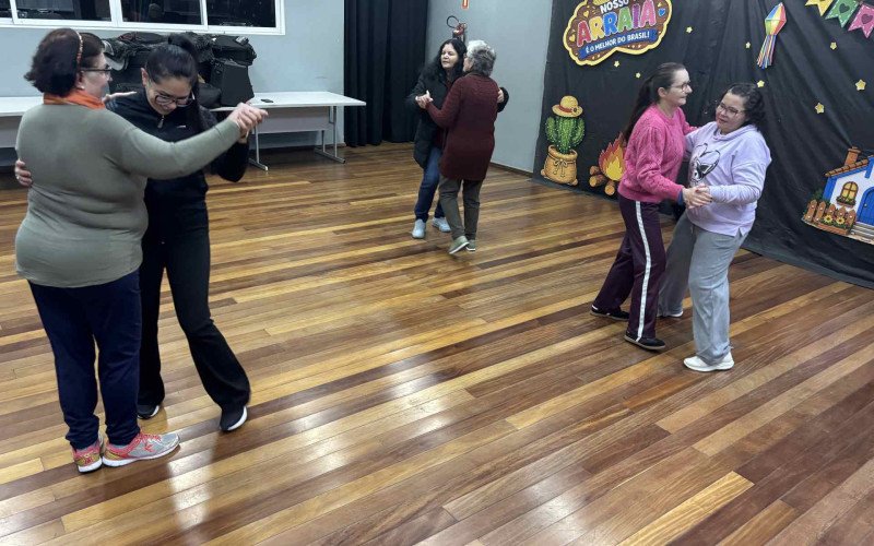 Grupo Vida Ativa se encontra duas vezes por semana no CEU das Artes de Campo Bom