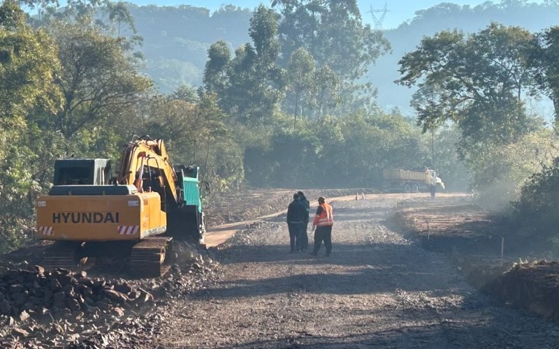 Obra de pavimentação interdita principal acesso ao bairro Rincão Gaúcho por cerca de três semanas em Estância Velha | abc+
