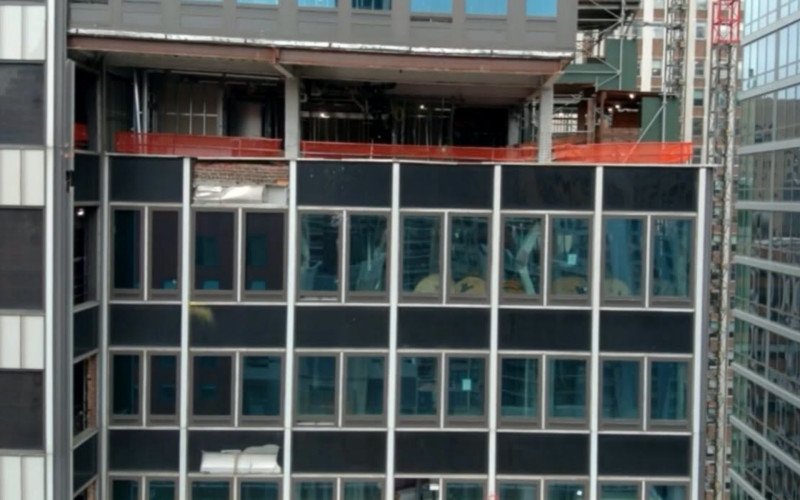 Prédio de 37 andares corre risco de desabamento e provoca evacuação em Nova York