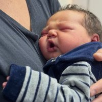 Bebê gigante! Recém-nascido de 5,47 kg marca história de hospital na região