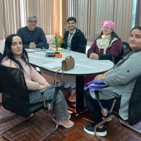 Mães vão à Smed por turmas de 1º ano de escola em Lomba Grande; entenda