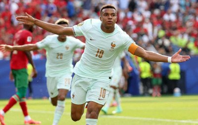 França bate o Marrocos, faz 2 a 0 e se poupa para a semifinal