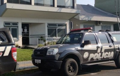Símbolo com sangue na cozinha: Suspeito de matar idoso no RS é preso em Balneário Camboriú