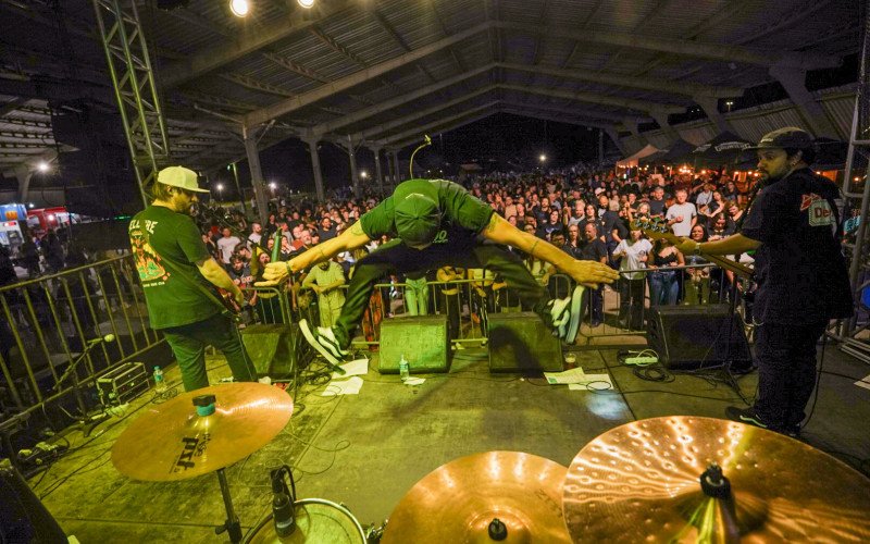 Banda Mudo Falante encerra o primeiro dia de shows do Sapiranga Rock Park 4 | abc+