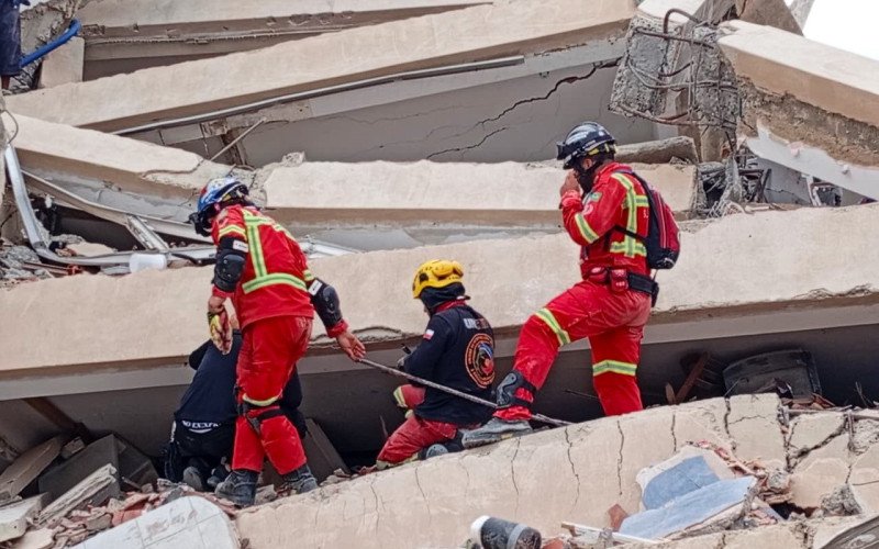 Bombeiros da região relatam destruição e esperança em missão na Venezuela | abc+