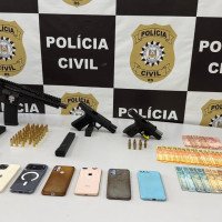 Fuzil e pistolas de facção criminosa são apreendidos pela polícia em Novo Hamburgo