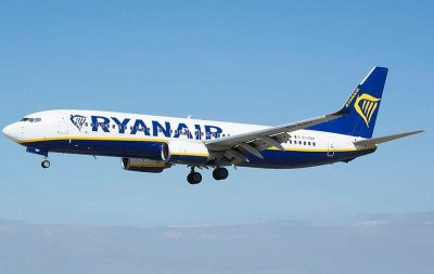 VÍDEO: Janela cede e passageiro é parcialmente sugado para fora de avião