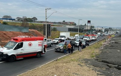 Engavetamento entre 5 veículos deixa feridos em desvio de obra na BR-116