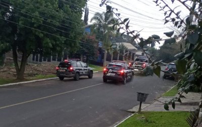Homens que desfiguraram rosto de vítima com golpes de fuzil são procurados pela Polícia no Vale do Sinos
