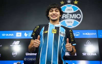 Matheus Nascimento cita peso de Luís Castro em acerto com Grêmio