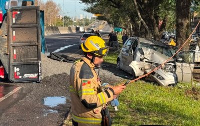 Seis no mesmo carro e quatro veículos envolvidos: O que se sabe sobre acidente com duas mortes na BR-116