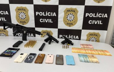 Fuzil e pistolas de facção criminosa são apreendidos pela polícia em Novo Hamburgo