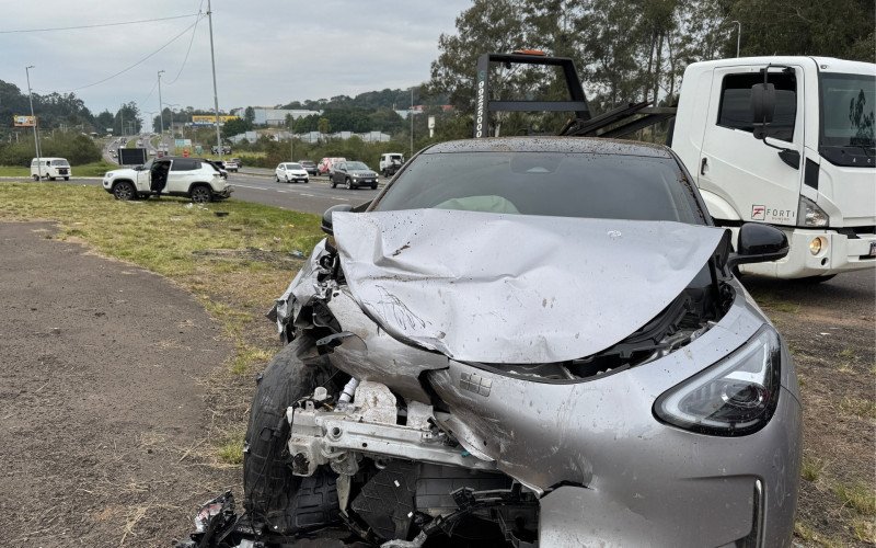 Acidente envolveu três carros e deixou um idoso ferido na RS-239