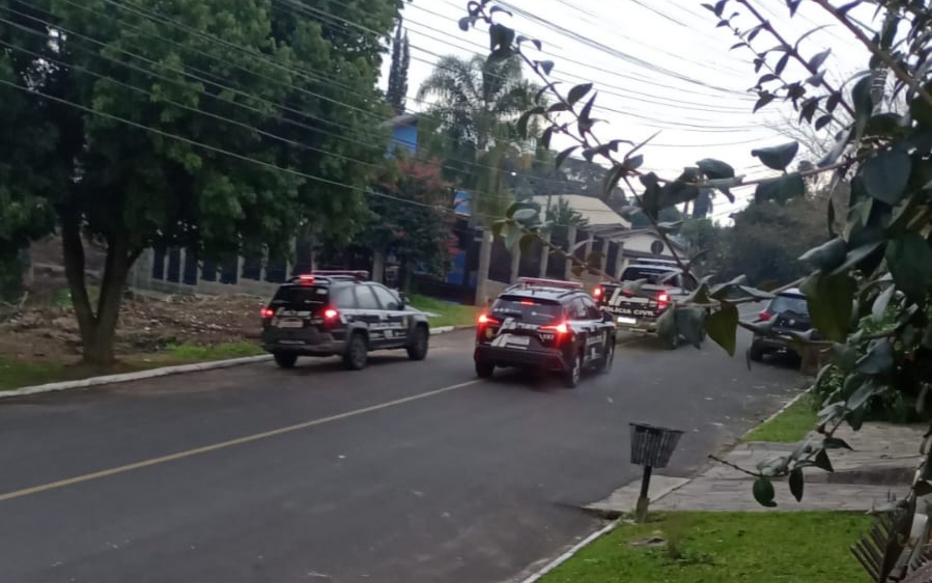 Homens que desfiguraram rosto de vítima com golpes de fuzil são procurados pela Polícia no Vale do Sinos