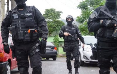 Vítima é baleada durante sequestro em Sapucaia do Sul;  crime tem mulher presa e adolescente apreendido