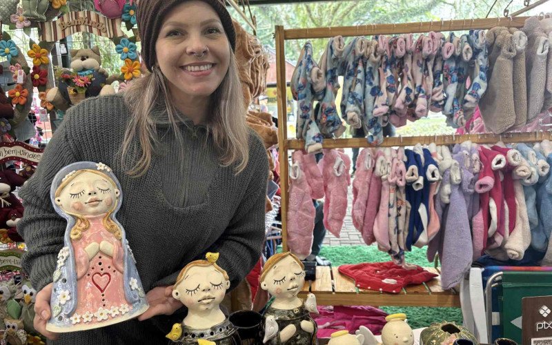 Raquel, do Ateliê Coração das Artes, na XXV Feira Estadual do Artesanato, em Dois Irmãos